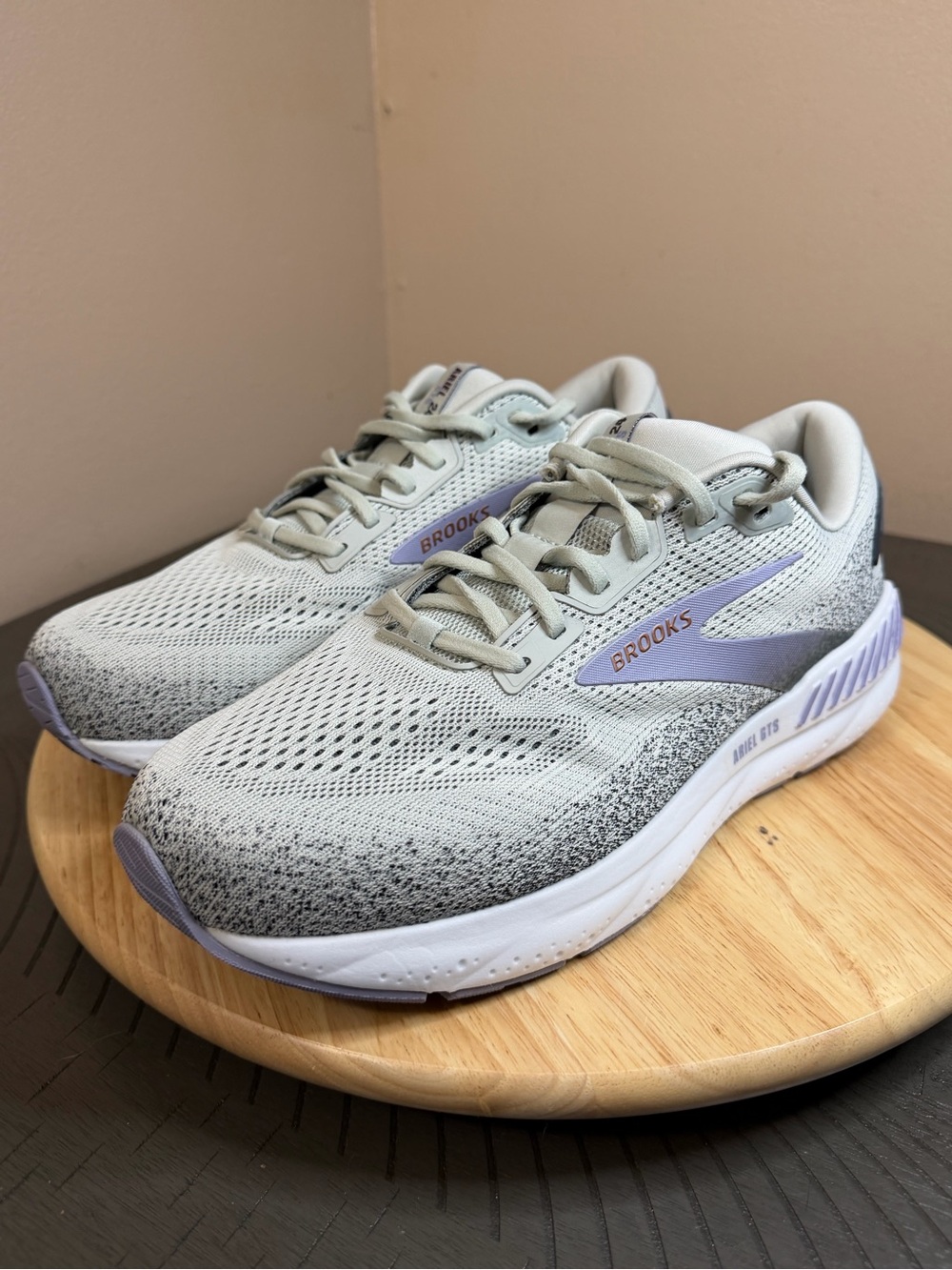 Brooks Men’s Ariel 24 gts running shoes